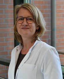 Dr._med._Claudia_van_Stipriaan_Foto_4_zugeschnitten.jpg  